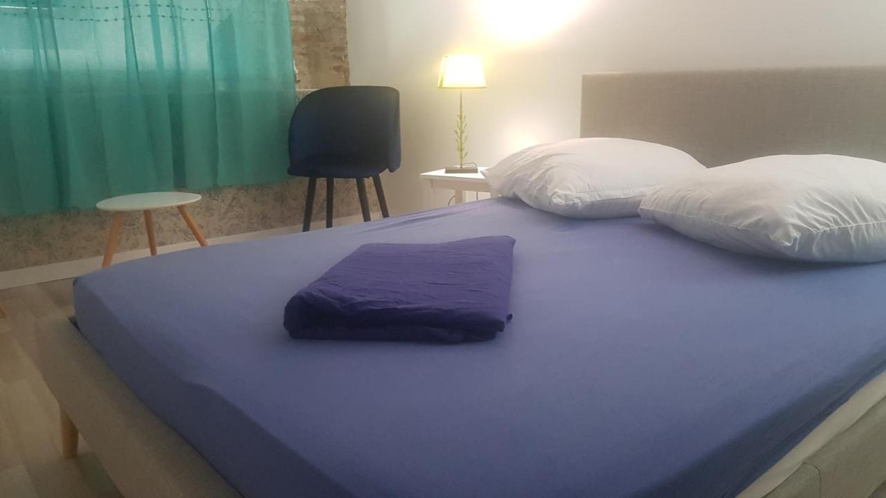 Castrum Romain- Loft - 3 Etoiles - Petit Box Velo Apartment *